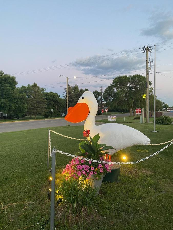 Pelican Motel Pelican Rapids エクステリア 写真